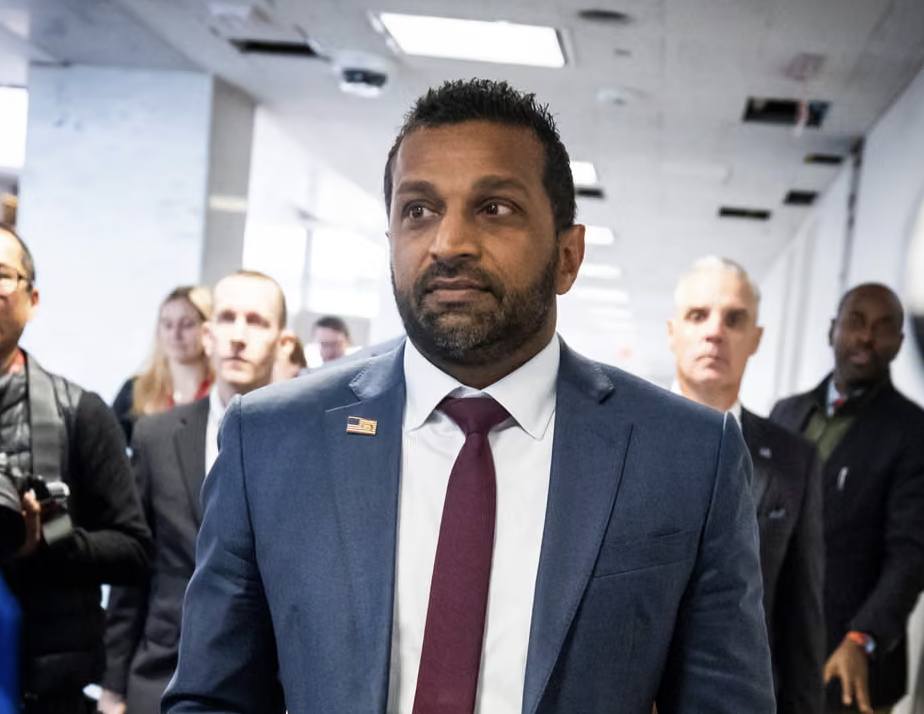 Có thể là hình ảnh về 3 người